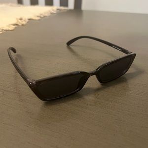 Small retro cat eye sunglasses